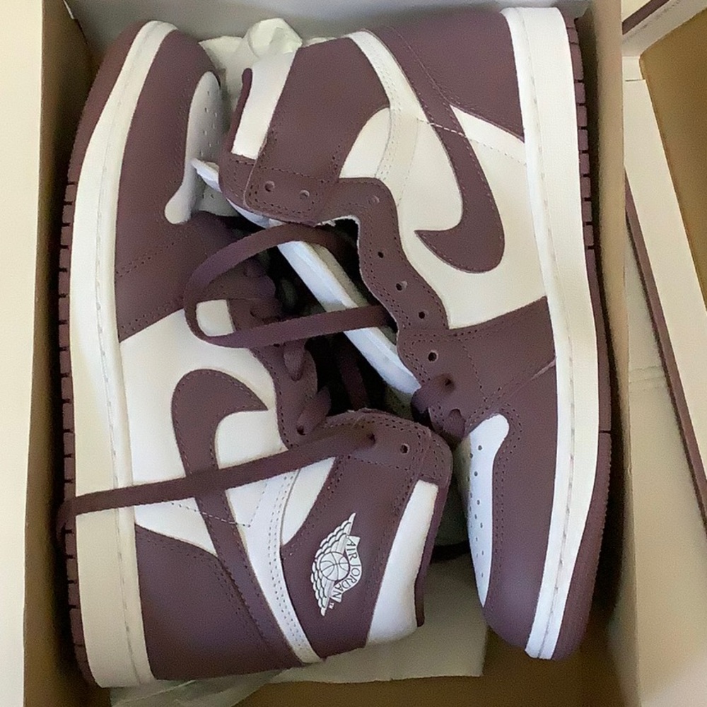 🔥 NIKE AIR JORDAN 1 RETRO HIGH